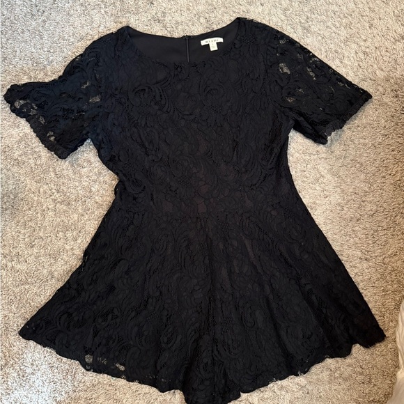 Black Lace Short Sleeve Romper - Picture 1 of 3